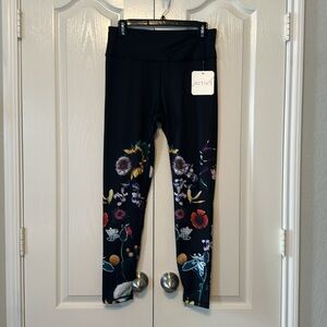 NWT Yelete Active Full Length Leggings Black and Floral Size Large
